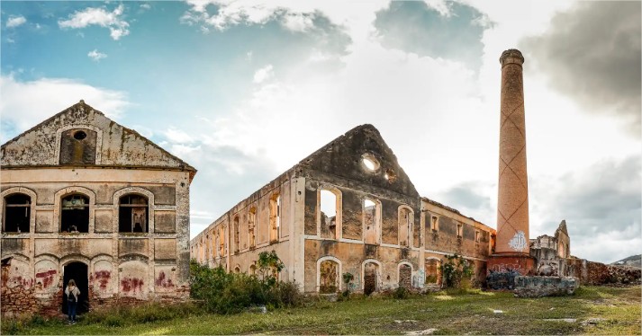 Una noche en la fábrica abandonada de Maro