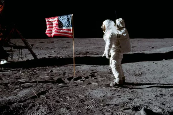 50 años en la luna